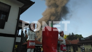 Tri vatrogasca zatražila pomoć
